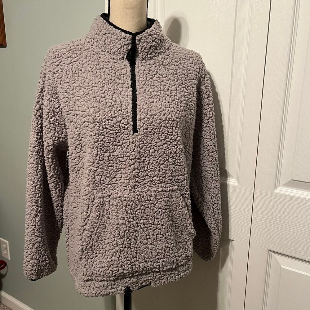 Jackson Hole‎ Outerwear size large grey sherpa half zip pullover.